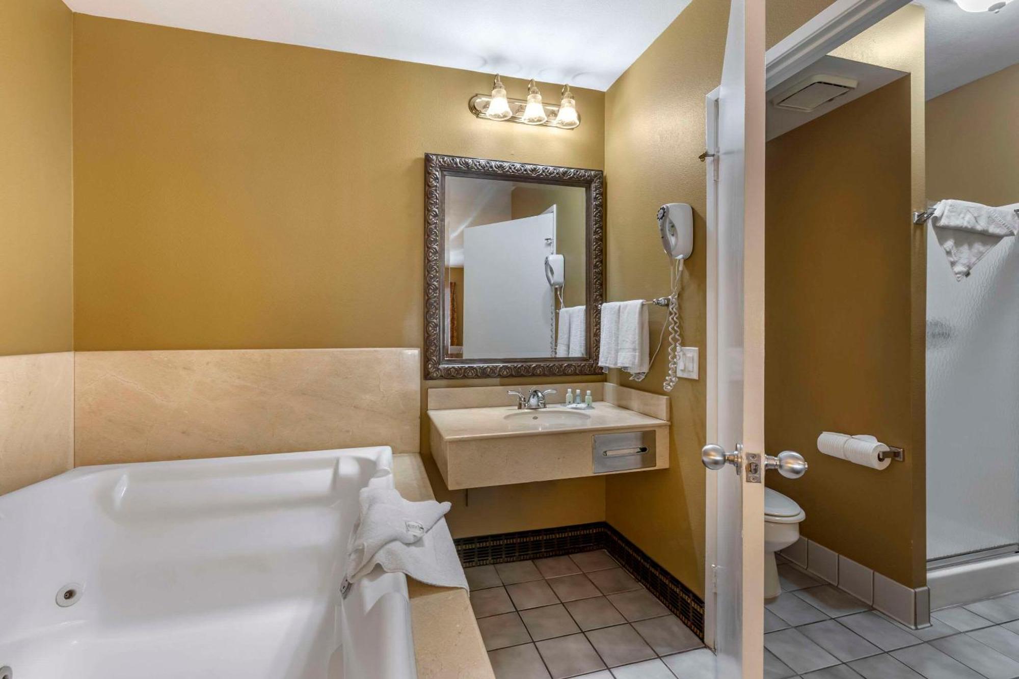 Quality Inn & Suites Westminster Seal Beach Exteriér fotografie