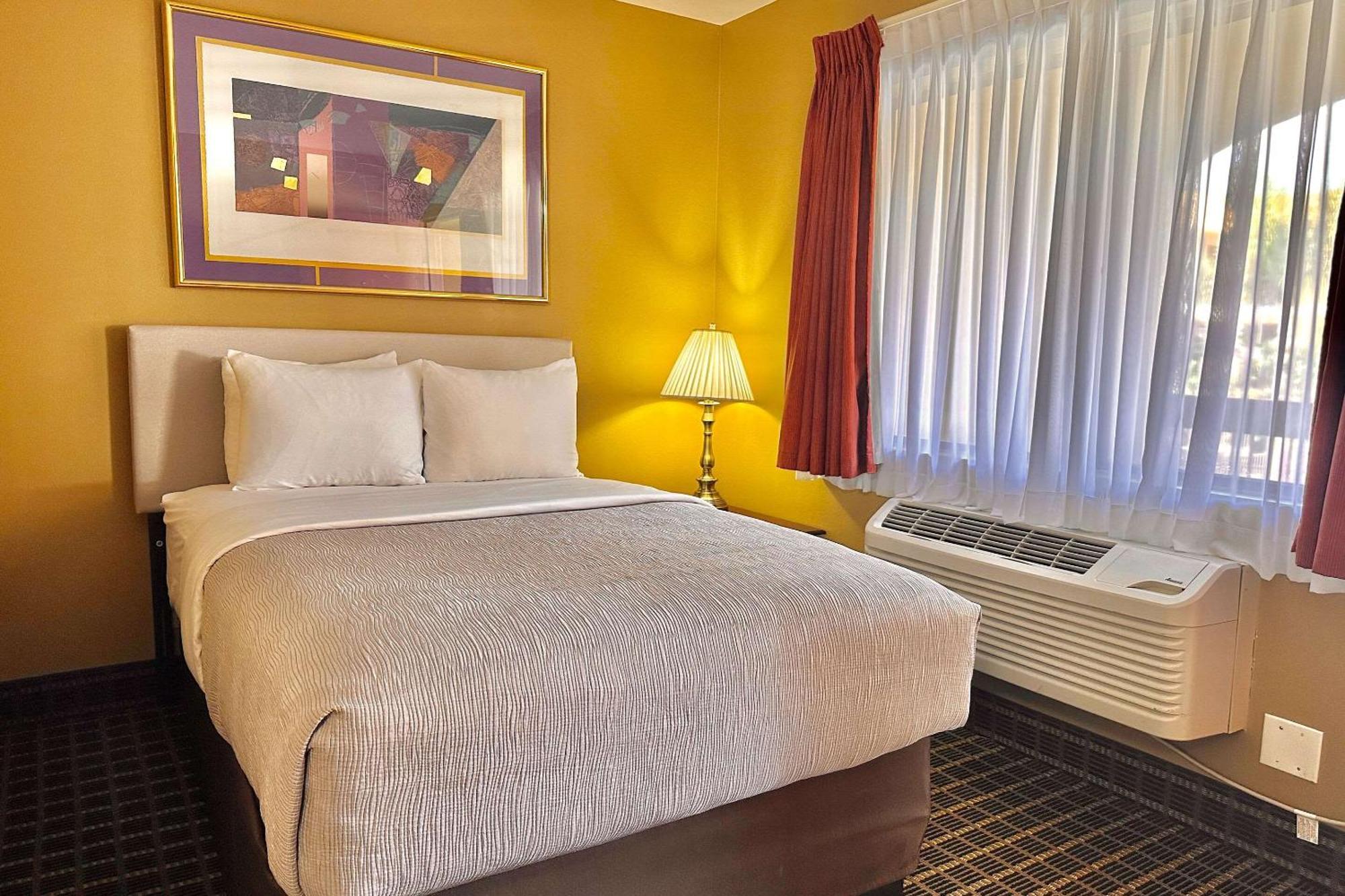 Quality Inn & Suites Westminster Seal Beach Exteriér fotografie