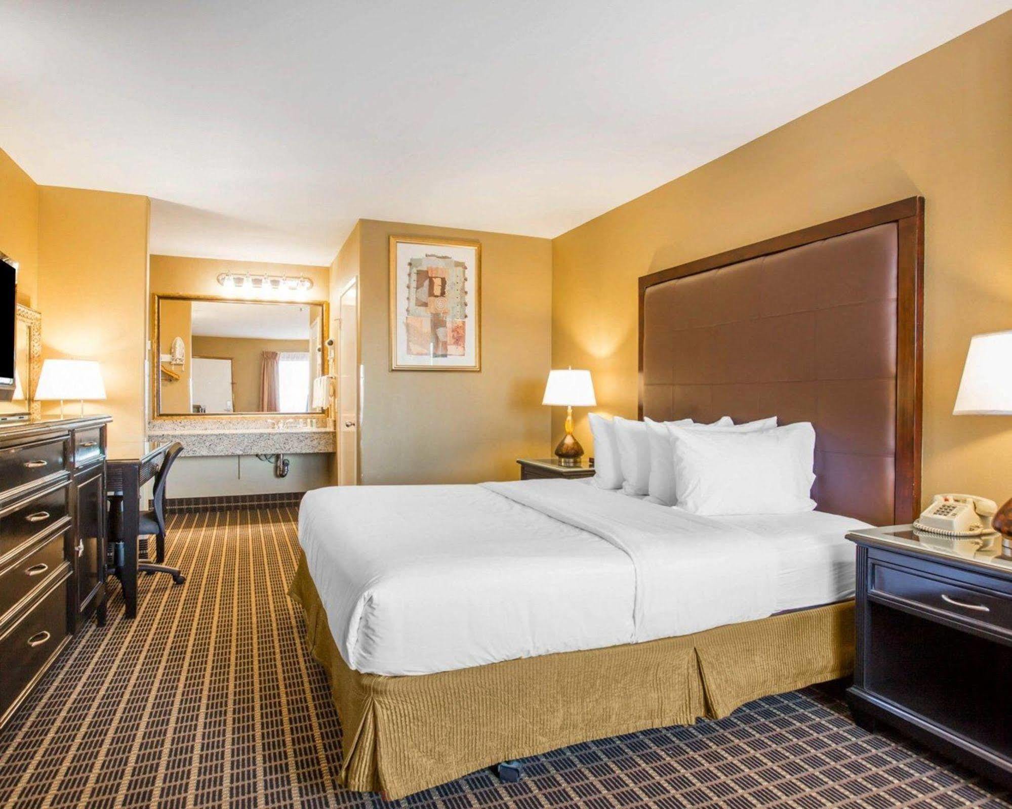 Quality Inn & Suites Westminster Seal Beach Exteriér fotografie